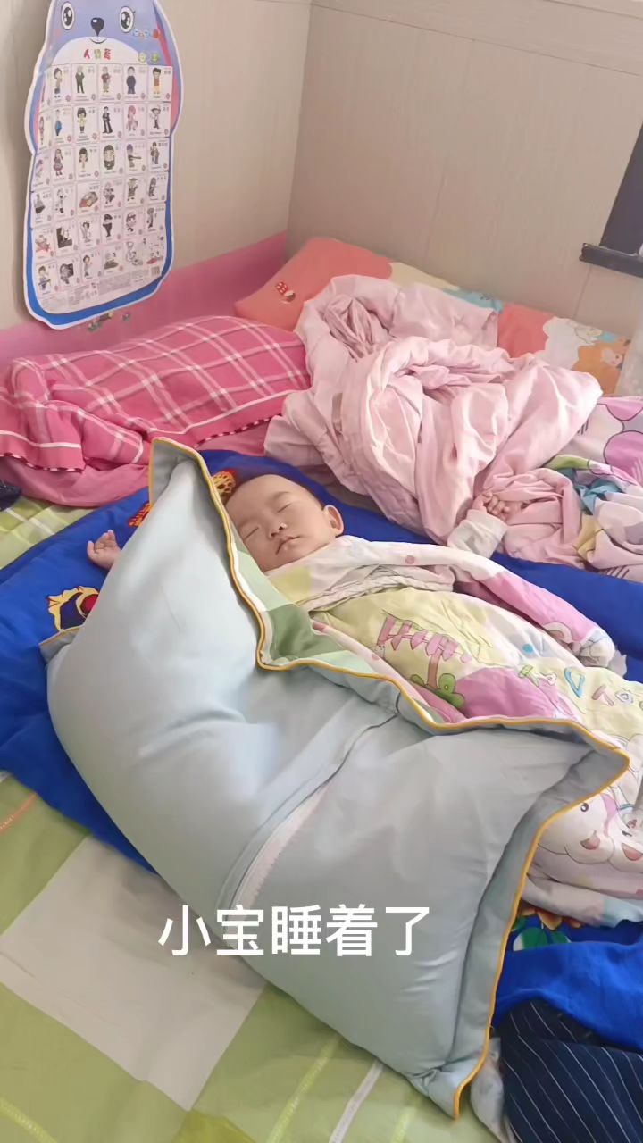 趁着有点空，赶紧给自己做点银耳莲子红枣桂圆粥，喝了暖暖，满血复活继续努力