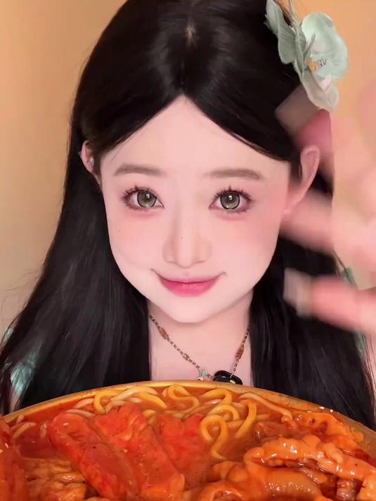 东北老式黏糊麻辣烫!裹满麻酱,香到停不下来～