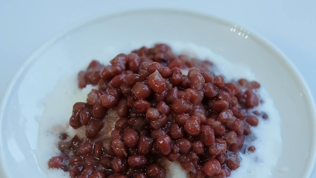 红豆牛奶冰沙 在家轻松做出雪花冰 太爽了#我的美食分享# #潮级玩家# 