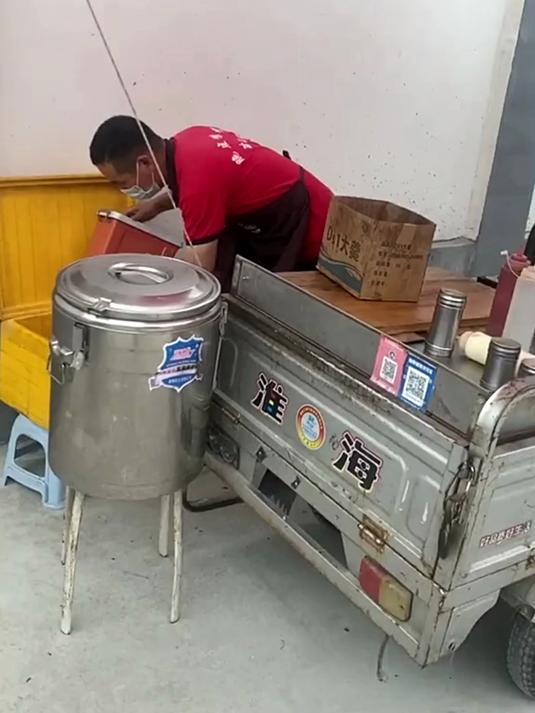 校门口脆皮鸡米饭、你们吃过没,满满的童年回忆