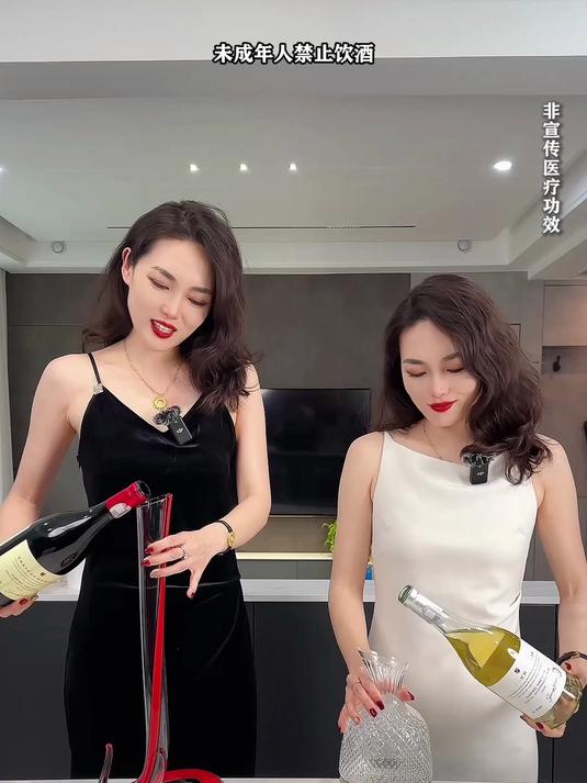 我们家不苦不涩的半甜红葡萄酒一口带你打开新世界的大门!