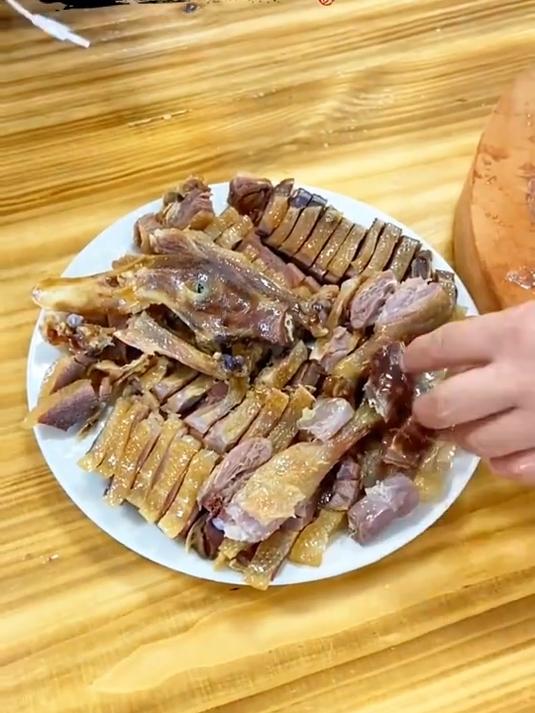 风干鸭的制作:一场时间与风味的邂逅