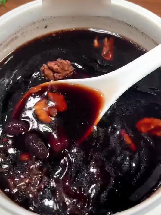 女生必喝!黑芝麻炖鸡汤,秋冬养生超养人