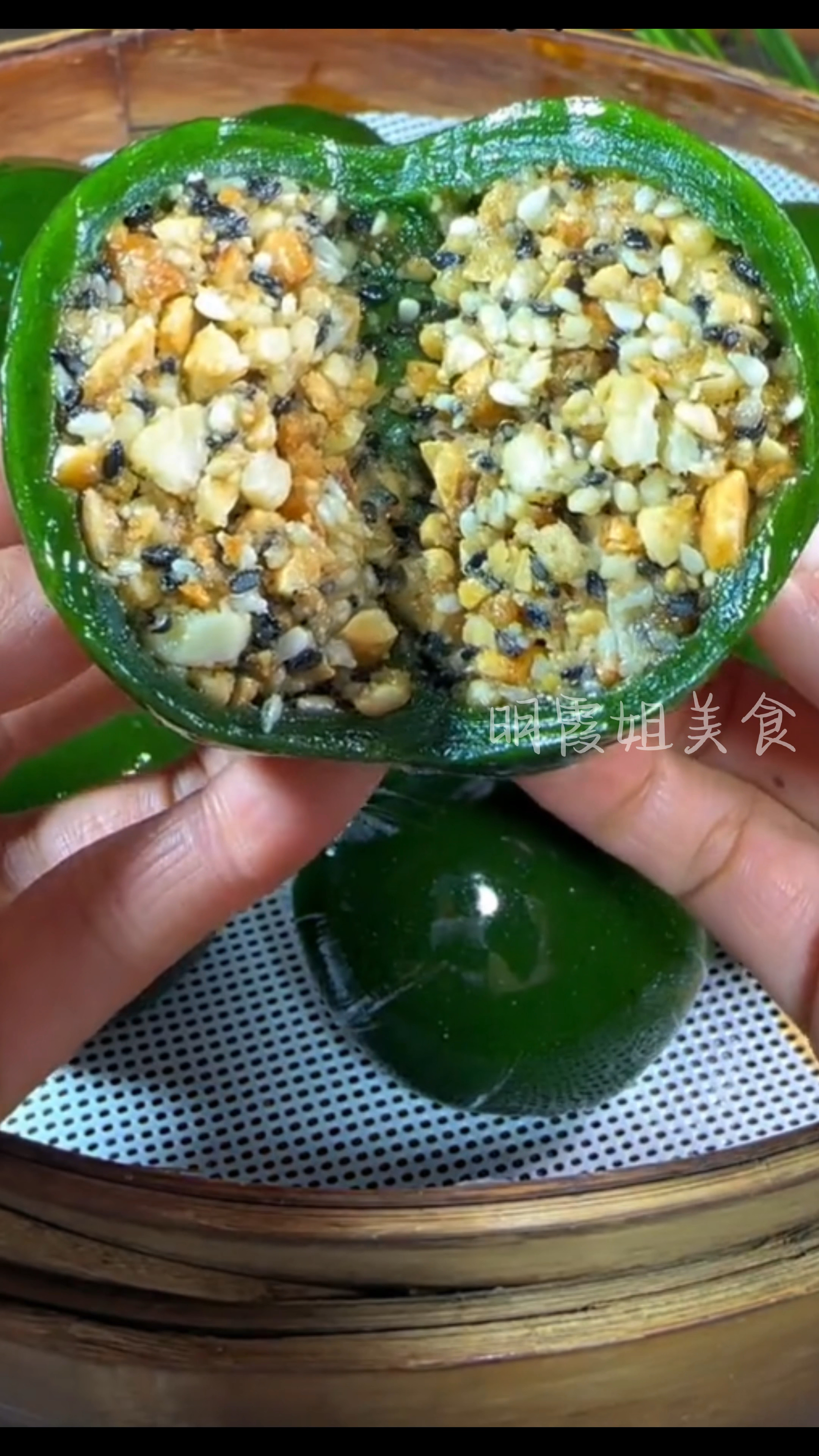 做青团你按照我这个比例加上烫过的玉米淀粉,不开裂,不塌陷,糯叽叽特别好吃
