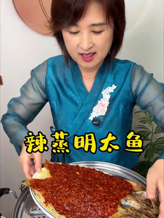 寒冷的冬天,在家吃着一锅火辣辣的辣蒸明太鱼