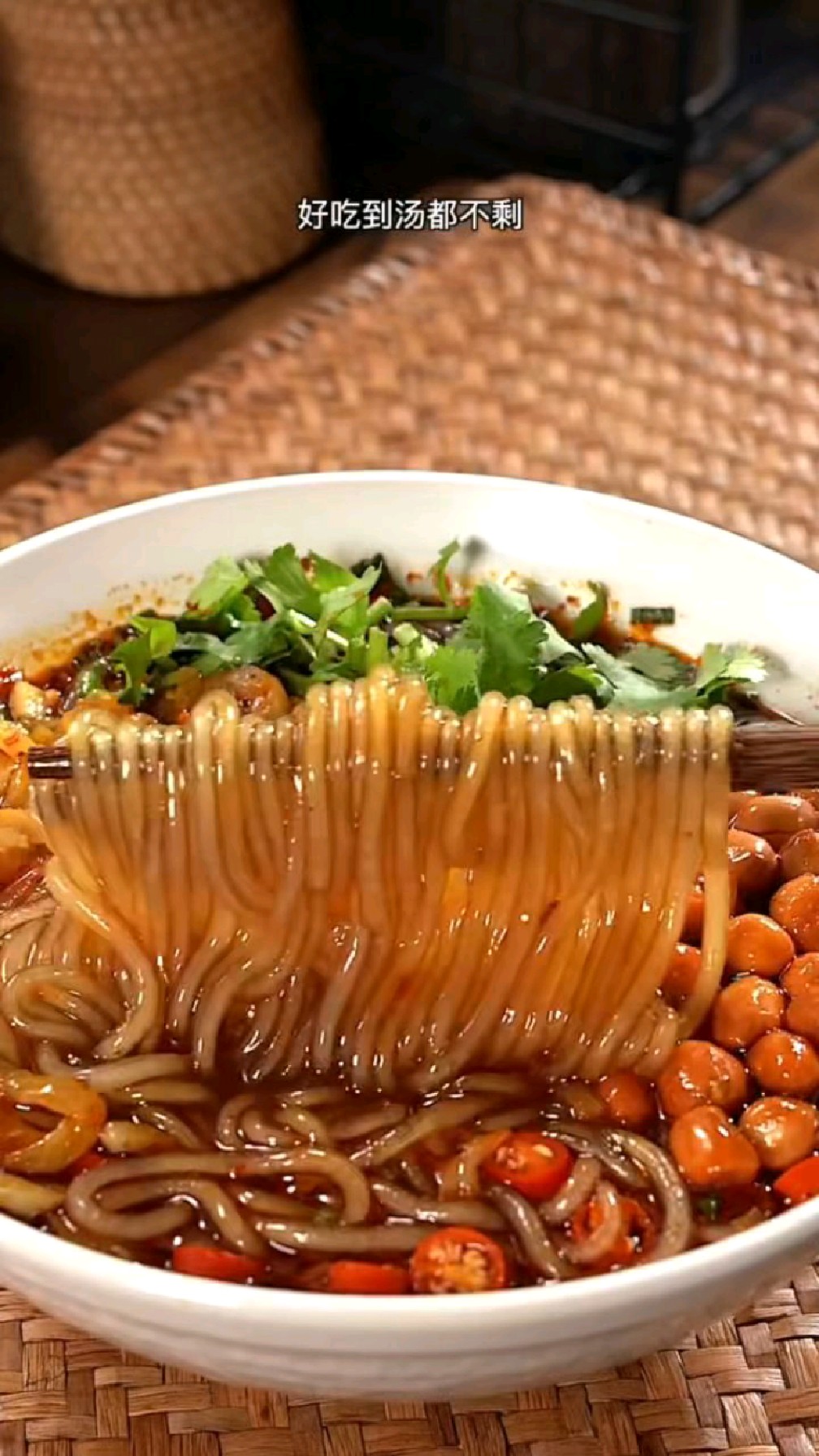 别去外面买20一碗的酸辣粉了,自己做也用不了几块钱,几分钟就搞定啦#手工酸辣粉#美食