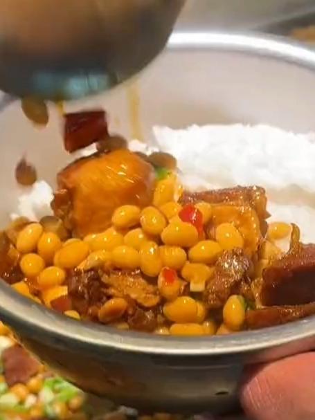 工厂食堂大锅菜，虽然没有大鱼大肉但是饭菜管饱#食堂打饭#