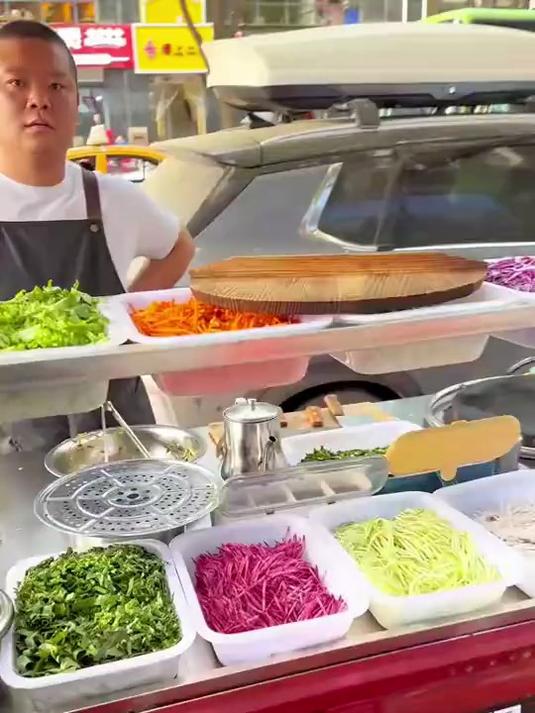 滕州菜煎饼,第一次吃,好香啊!真不错,可以去打卡