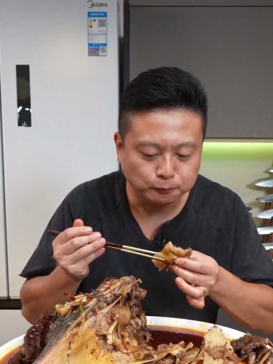 老人与海小说中的马林鱼,重250斤长三米!尝尝味道怎么样