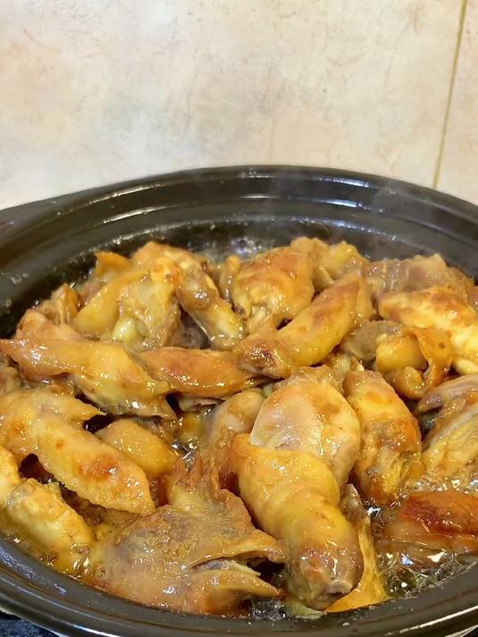 做法简单的啫啫沙姜鸡煲 打开盖子那一瞬间 香到邻居都流口水