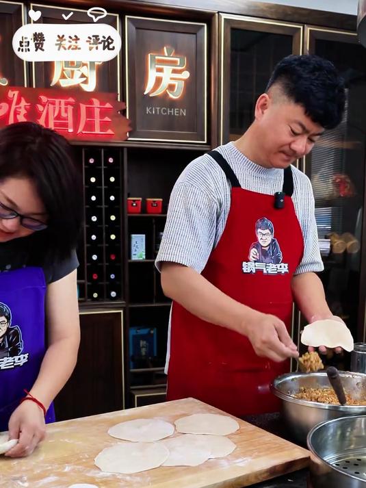 腌猪肉酸菜包子，吃的根本停不下来，妈妈的味道