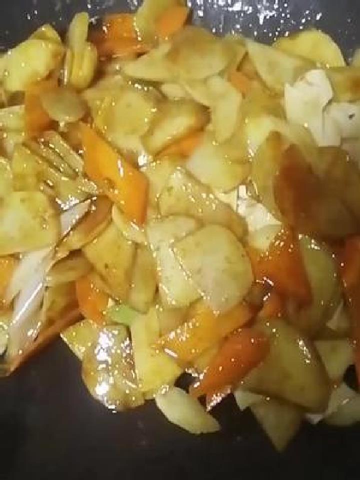 干豆腐炖土豆片做法