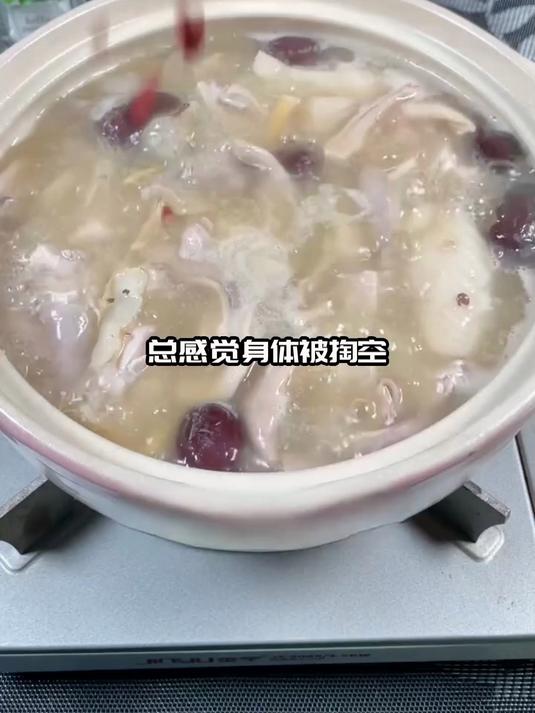 敢信吗?一碗胡椒猪肚鸡,能把熬大夜的胃空感全填了!