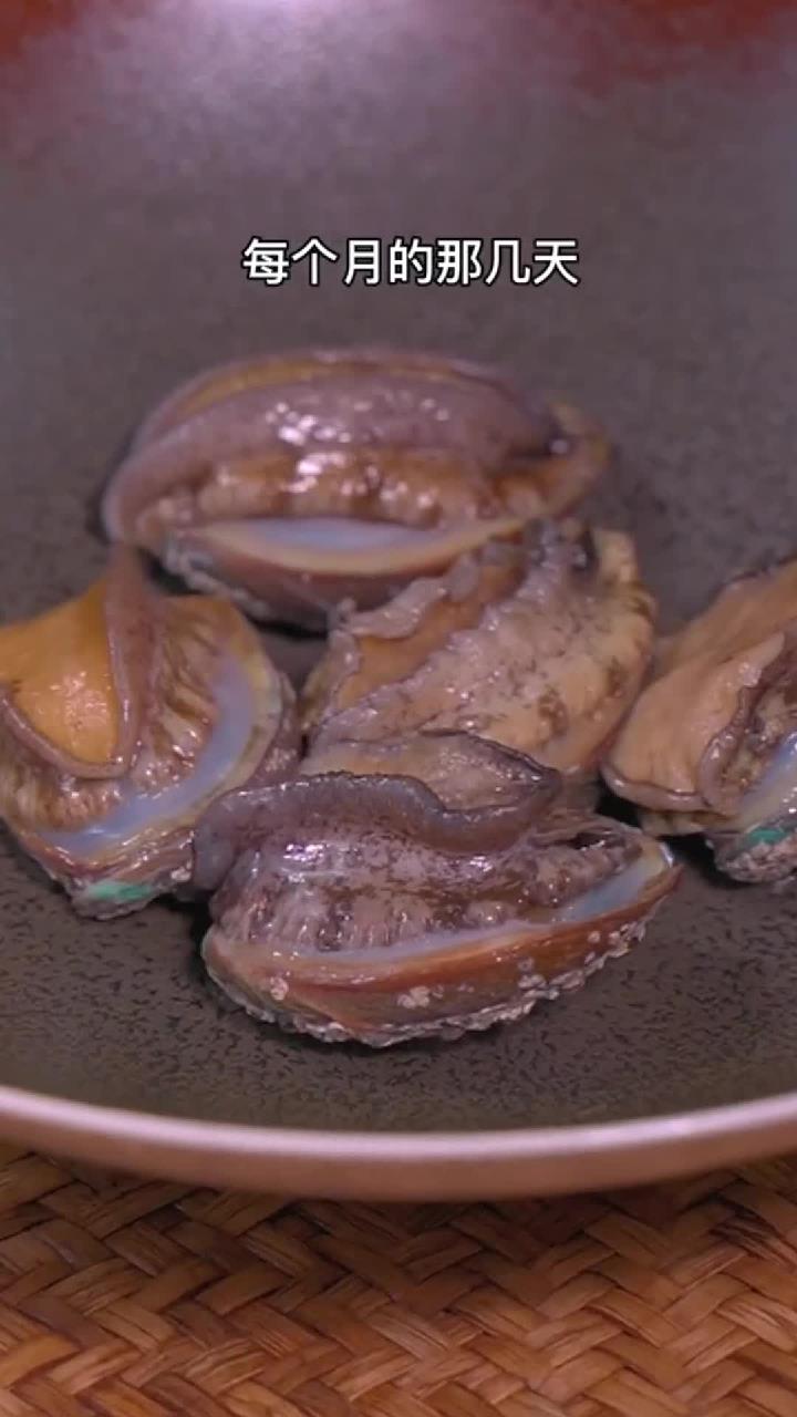 天冷了,别忘了炖鸡汤给她喝,讨个老婆不容易,自己更要好好