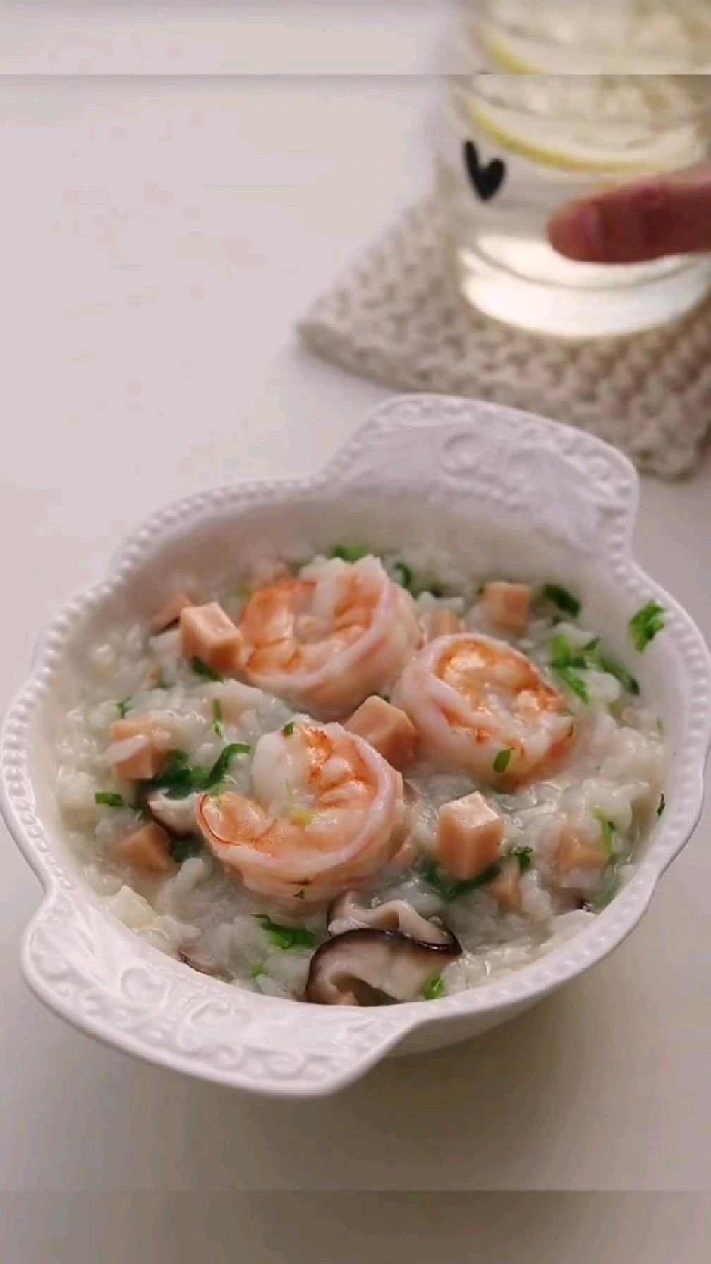 羊了个羊吃什么系列——鲜虾蔬菜粥+柠檬苏打水,这种时候营养充分很重要