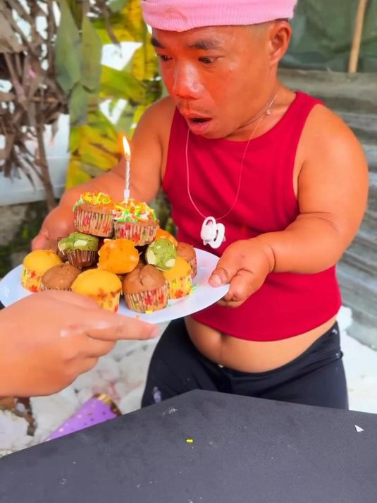 谢谢你，这个生日蛋糕实在是太漂亮啦