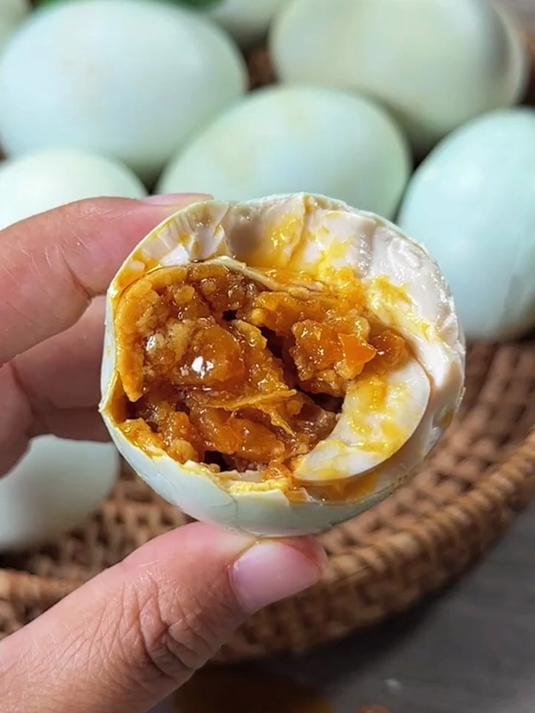广西咸鸭蛋:咸鲜流心早餐必备