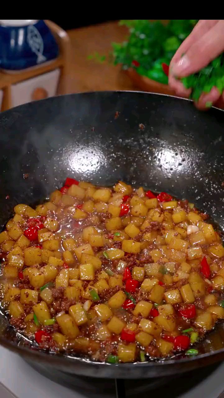 分享美食香辣土豆肉丁做法