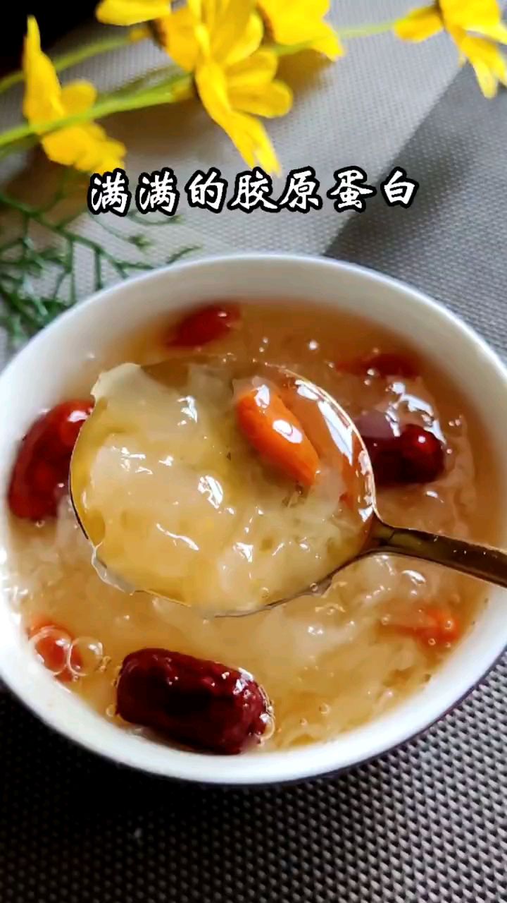 银耳红枣枸杞汤