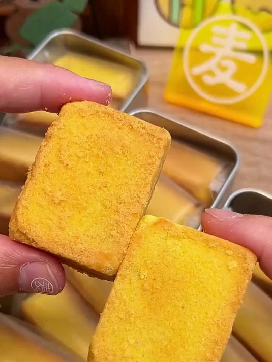 怀旧铁盒凤梨酥,酸酸甜甜,吃起来太香了