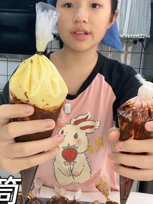 用懒人的方法做冰淇淋甜筒,真的太太太好吃了,低卡又美味