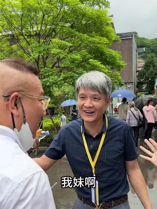 钱排偶遇张鹏，《七十二家房客》里饰演“西洋菜”、在《都市笑口组》里饰演“李富贵”、在《乘龙