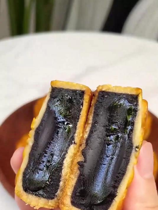 柴火做的黑豆沙月饼,豆香能留口中