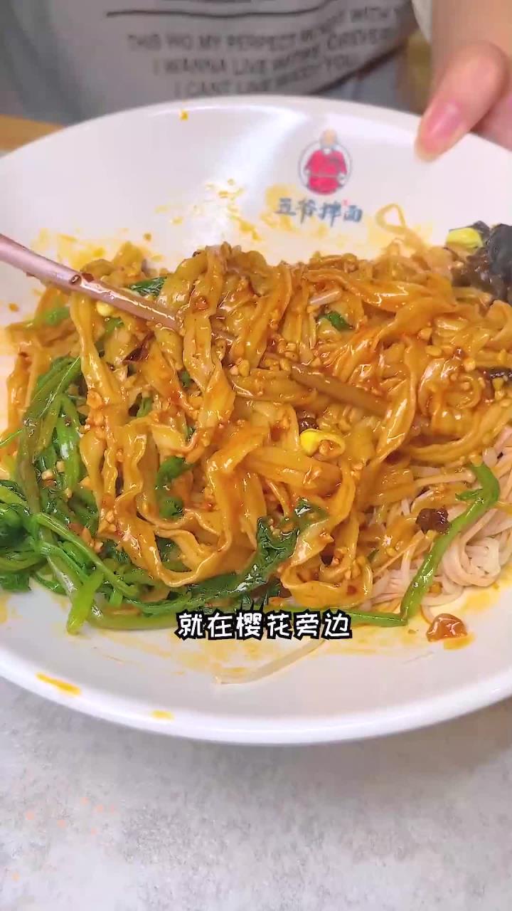 五爷拌面开到邯郸啦,吃过就成回头客!免费加面加饭,还不约