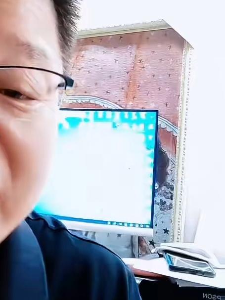 又是学生餐摊上事了!摊上事了!辽宁学校食堂给学生吃喂狗的菜