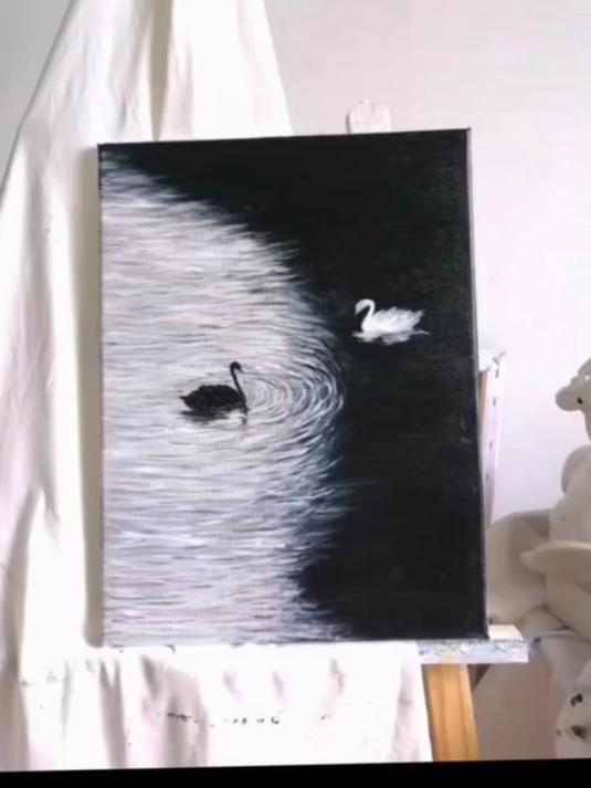 如何画水中的两只天鹅