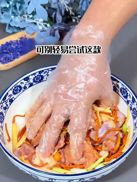 细食虫草老鸭煲：食材软烂，消化吸收无压力