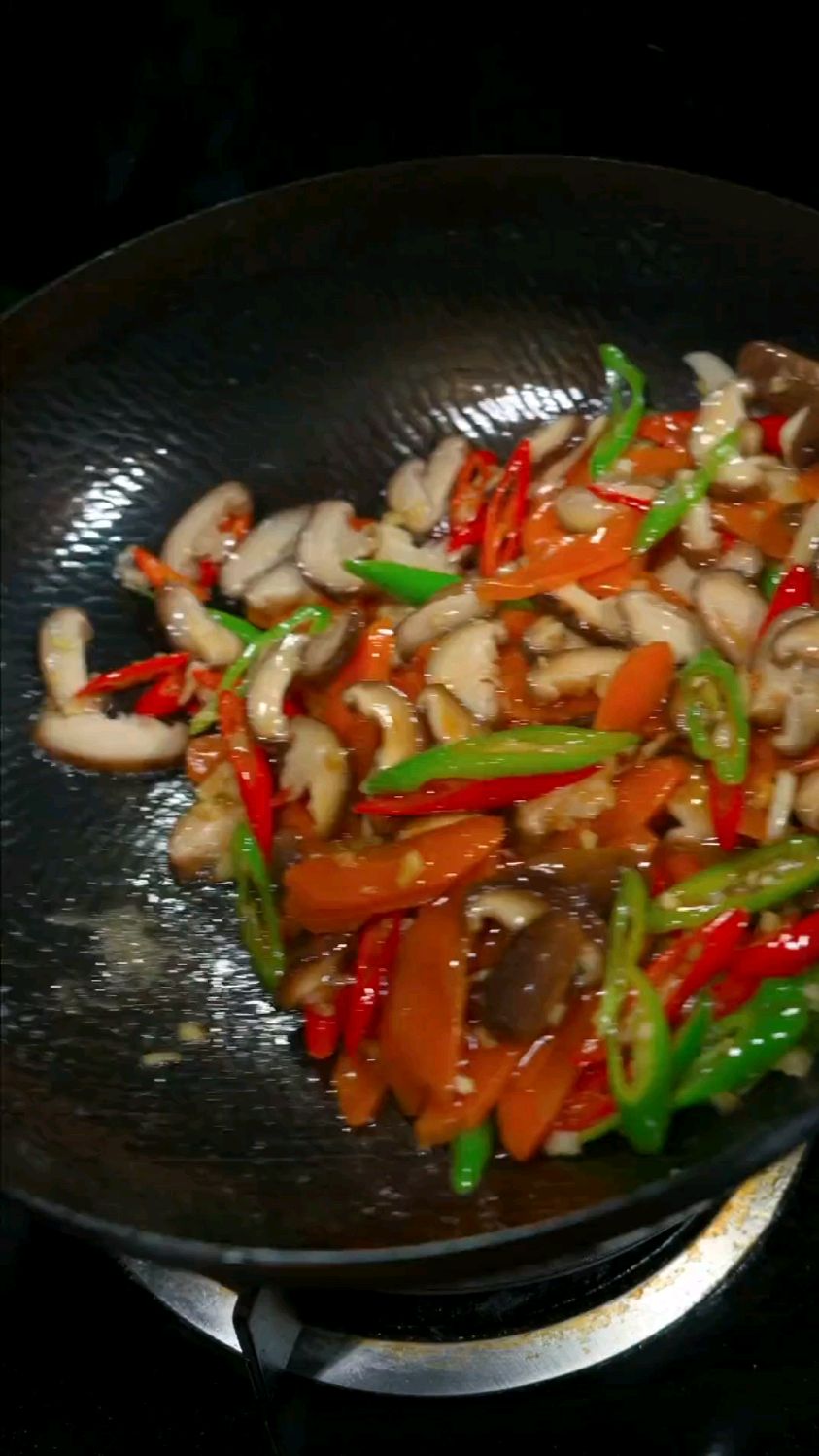 胡萝卜炒香菇的美味做法