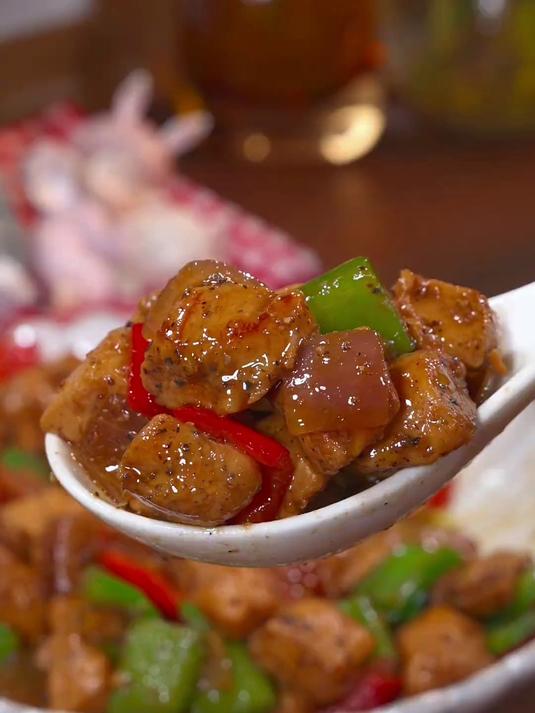 鲜美好吃的黑椒鸡肉丁