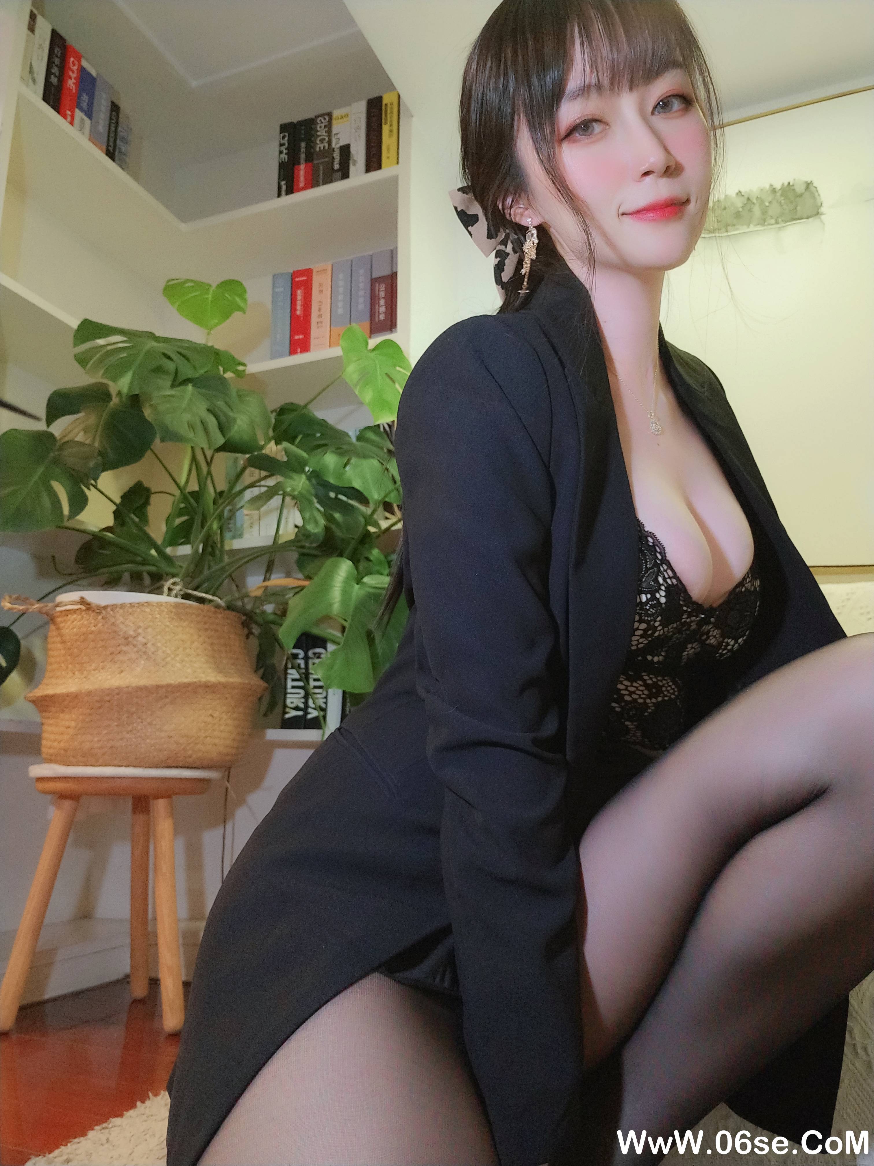 图片[34]-Coser小姐姐白银 NO.098– 酒后女秘书 [70P+2V627M]-六色网