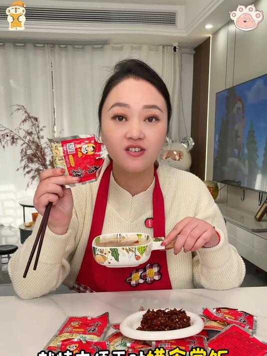 老干妈香辣菜是下饭菜的扛把子真是又香又辣没胃口吃它价钱也不贵