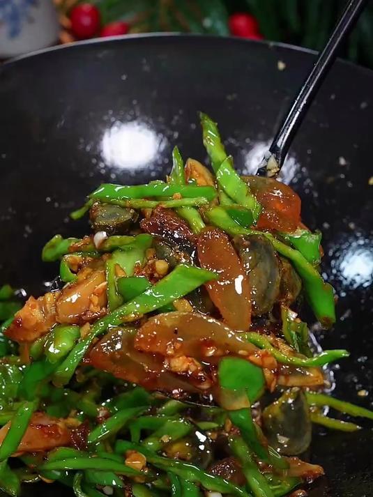 皮蛋炒辣椒每次不知道吃什么下饭菜的时候
