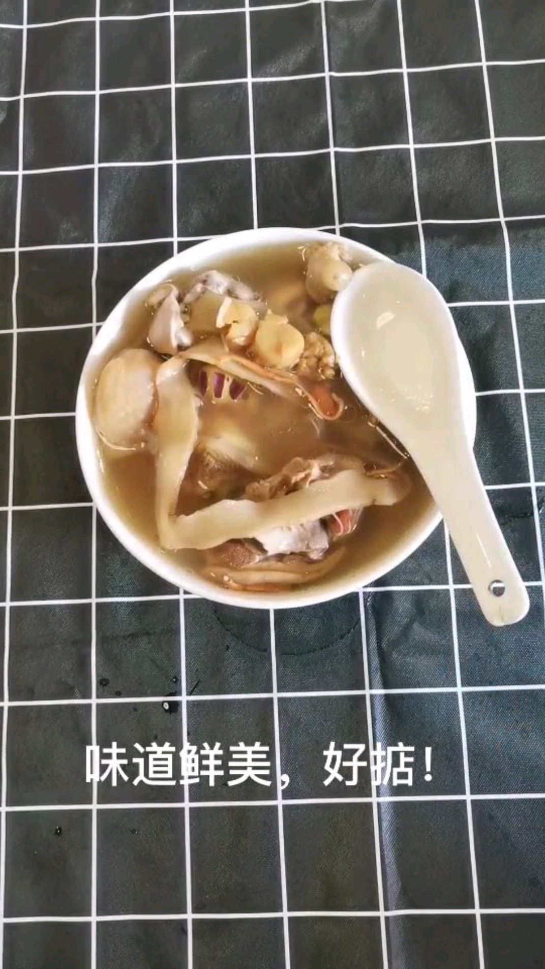 虫草花干贝汤:天气越来越热了,汤汤水水饮起来!