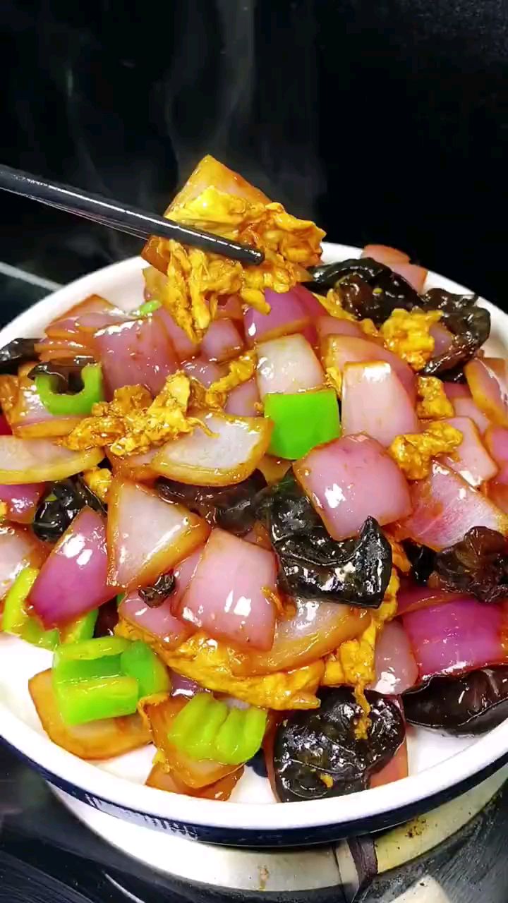 分享美食洋葱木耳炒鸡蛋做法