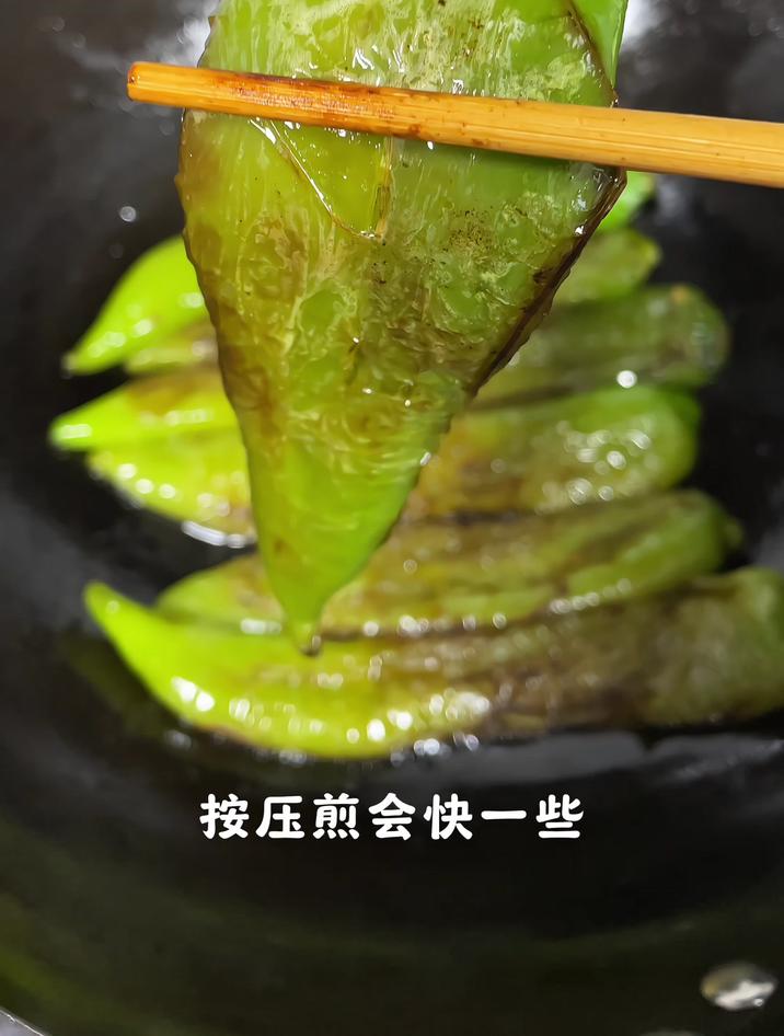 青椒怎么做好吃,大厨教你虎皮青椒做法,巨下饭