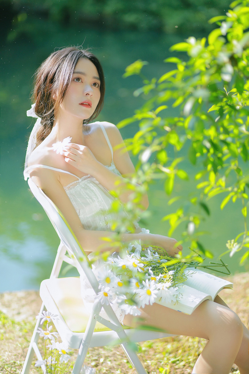 图片[2]-会发光的少女-六色网