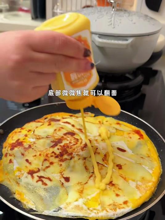 入冬了做一个不用和面一个土豆就能做出好吃的煎饼果子
