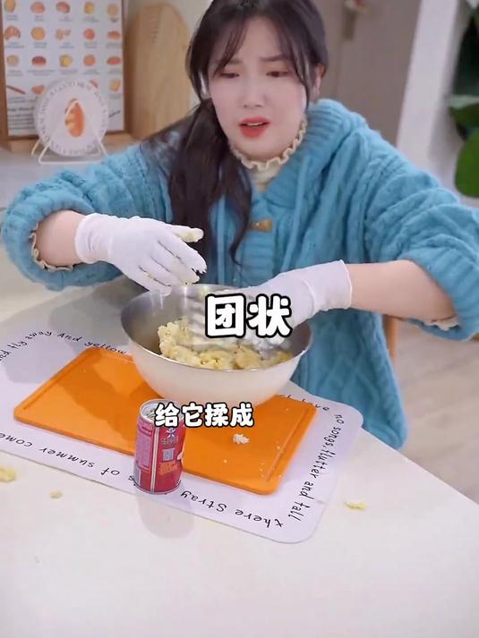 把吃不完的馒头爆改成至尊披萨,奶香浓郁好吃哭了(2)#美食#