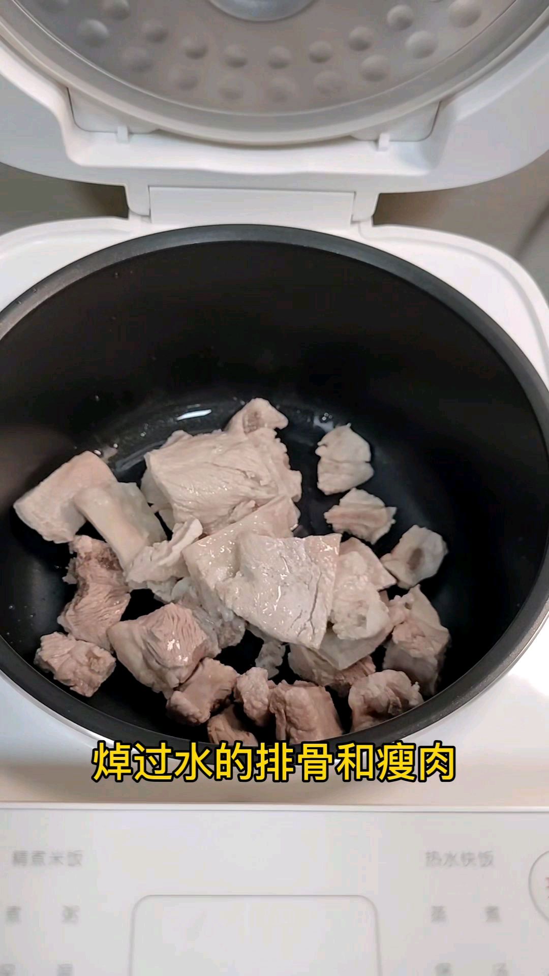 莲藕花生排骨瘦肉汤,简单好喝又营养