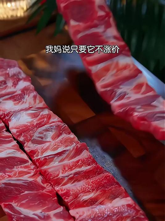 龙大肉食 国产黑猪肋排,骨头很新鲜,块头比较大