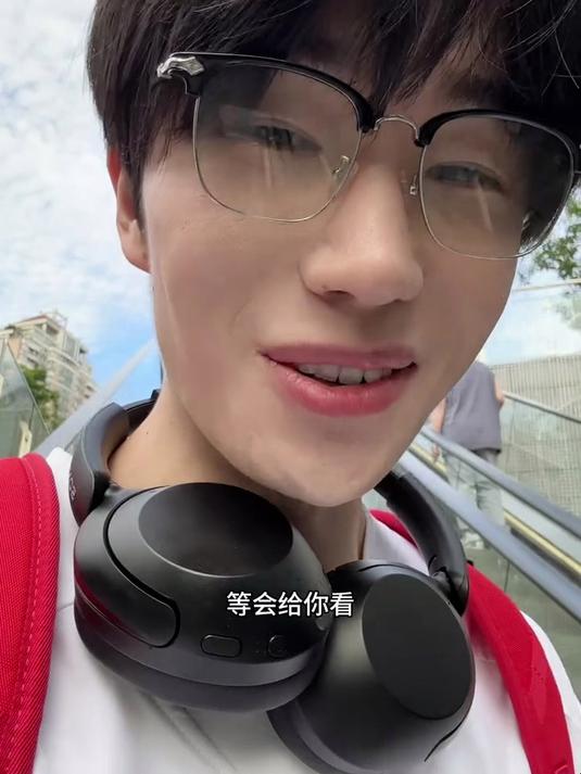 还不是和你视频 又要一个人过生日了