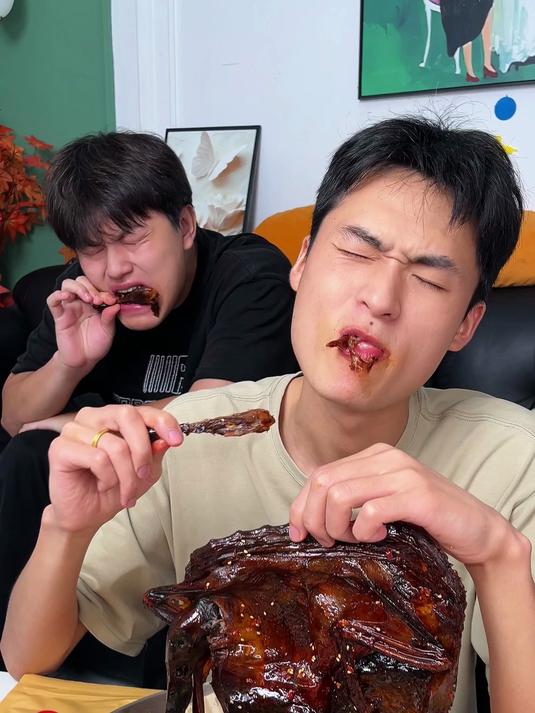 kh你们没吃过酱板鸭的，一定要试一下这个39.9到手整整两大只的常德酱板鸭