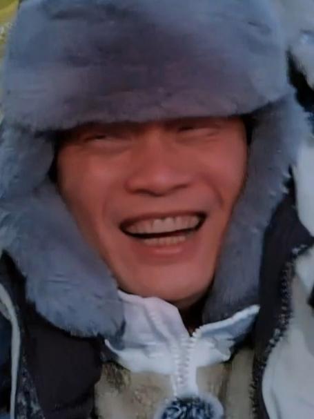 鹿晗和邓超聊得正嗨，镜头一转看到人肉坐垫范志毅，腿直打颤