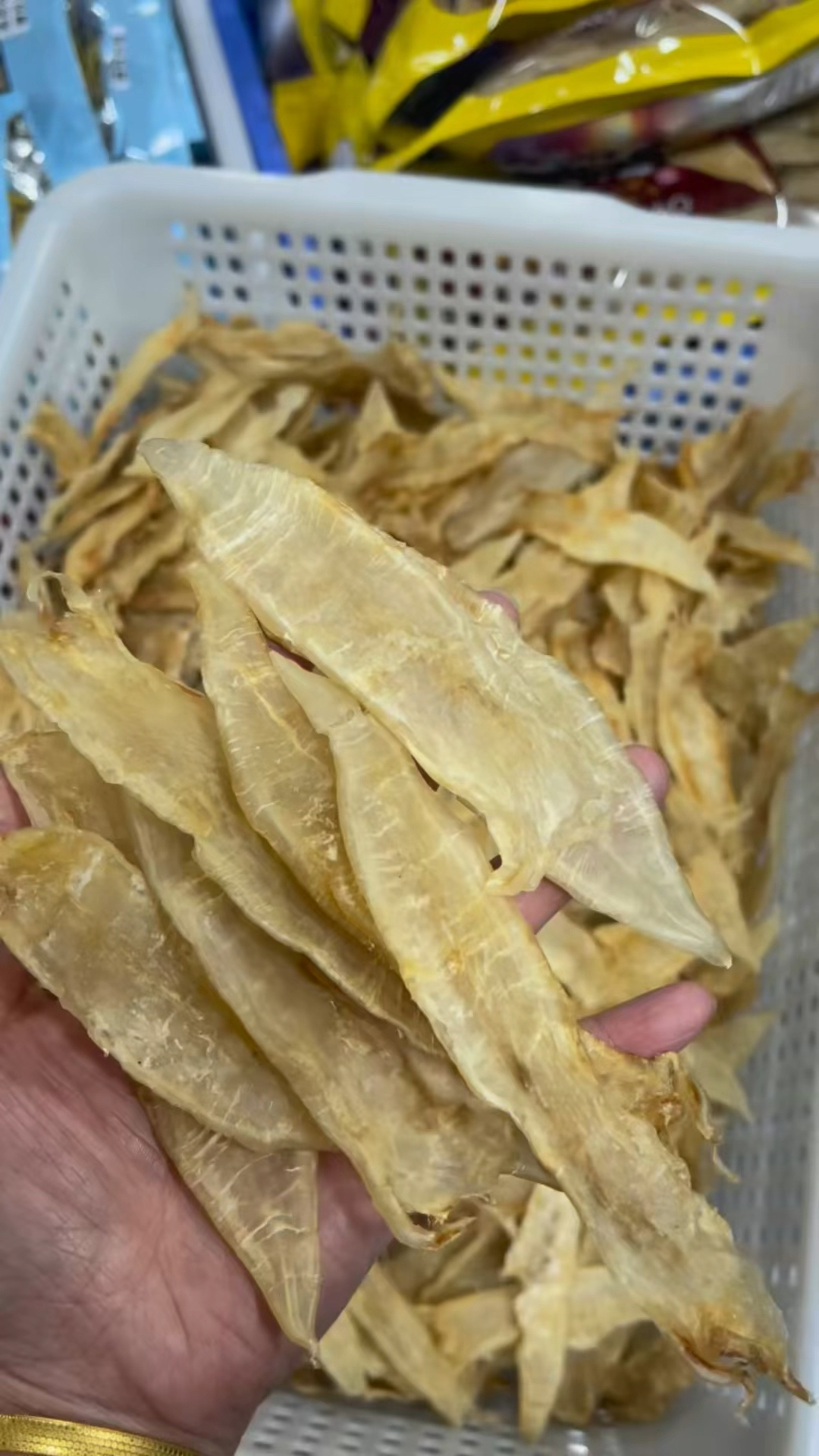 厚肉北海金龙鱼胶,水晶透肉,胶肉厚,另还有止血止痛、润肺养颜的功效适合全家人享用
