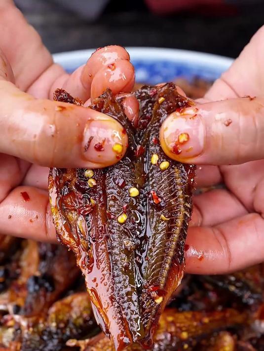 日常小零食上新!湖南香辣手撕鱼鲜辣够劲,口感正宗