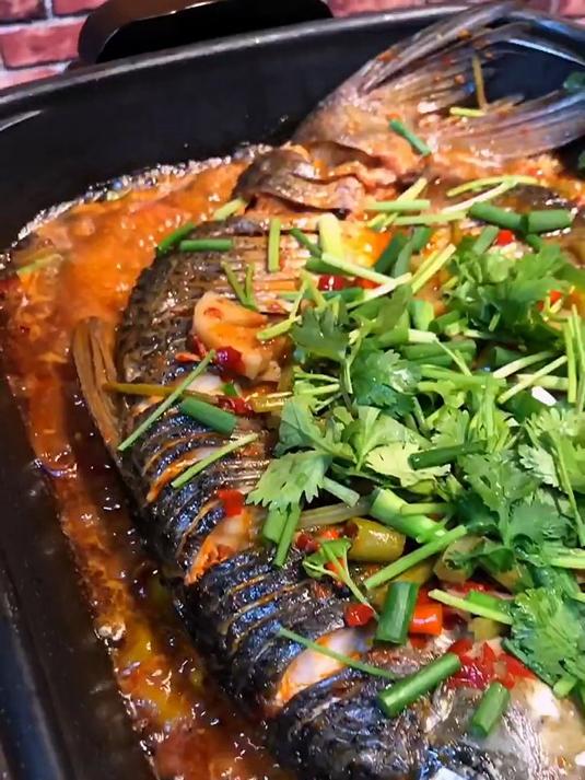 #美食分享#特色纸包鱼，全程密封烹饪锁住全部香气，成品鱼肉入味透彻，口感鲜香无比#春天就吃